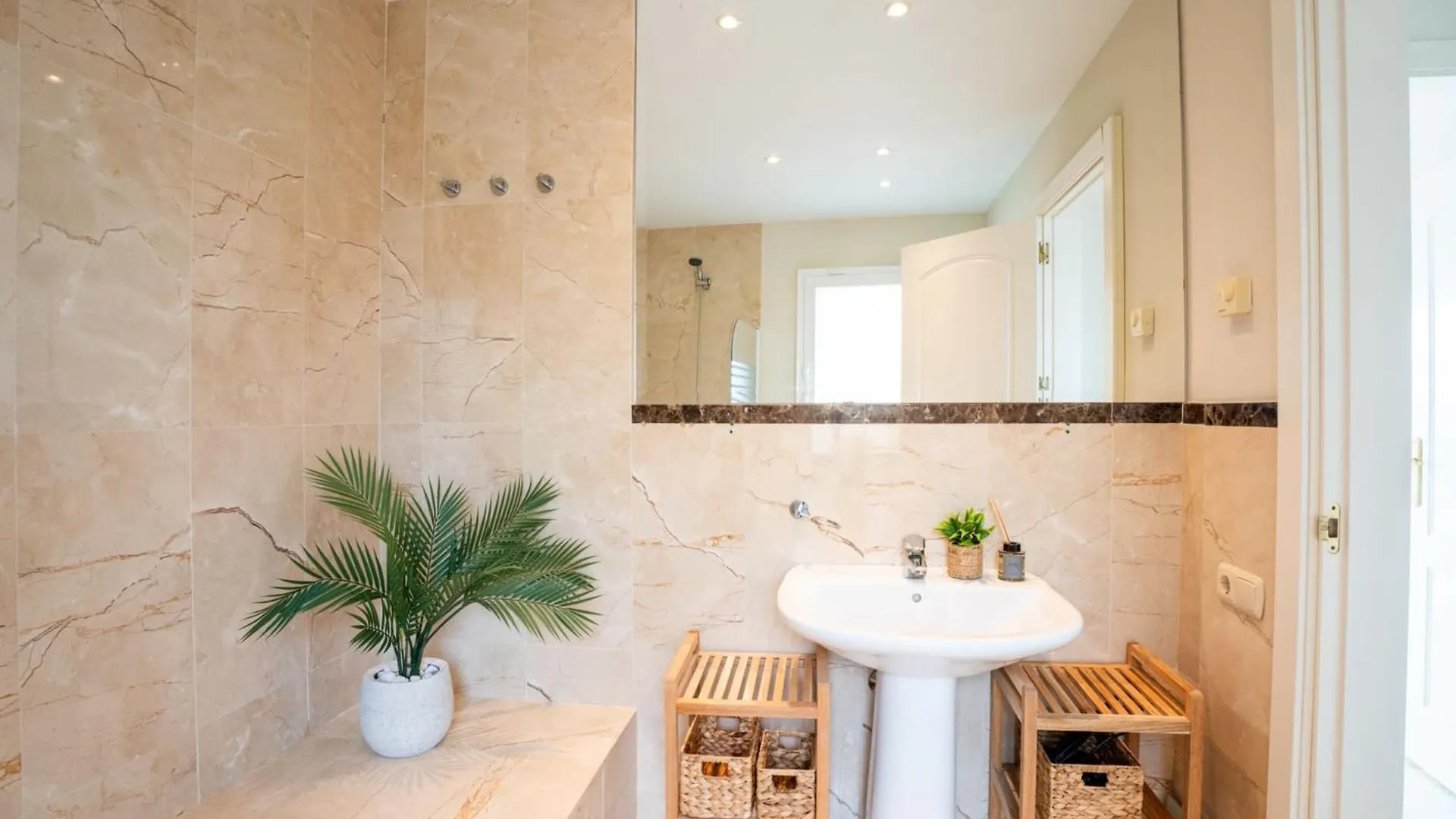 Villa With Private Pool Sea Views & Peaceful Surroundings In Mijas Sitio de Calahonda