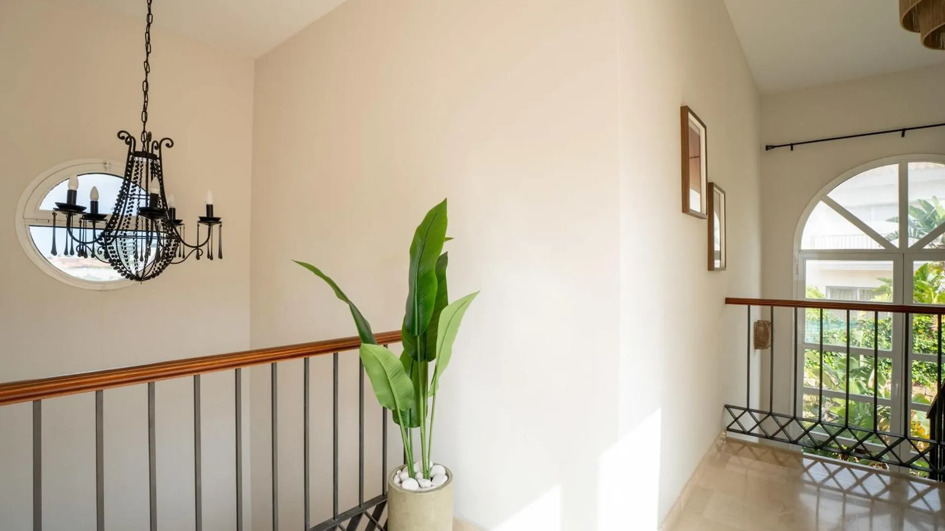Villa With Private Pool Sea Views & Peaceful Surroundings In Mijas Sitio de Calahonda 0*,  Spanje