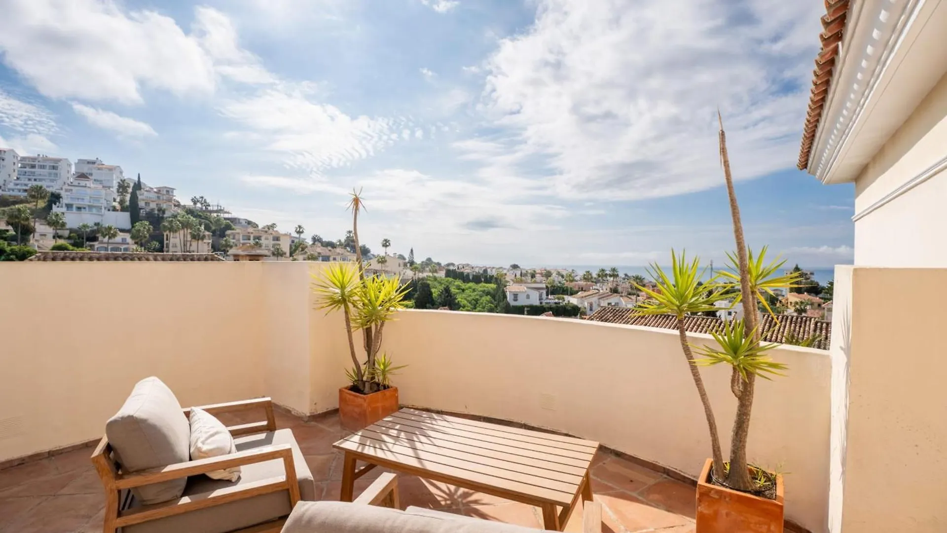 Villa With Private Pool Sea Views & Peaceful Surroundings In Mijas Sitio de Calahonda Spanje