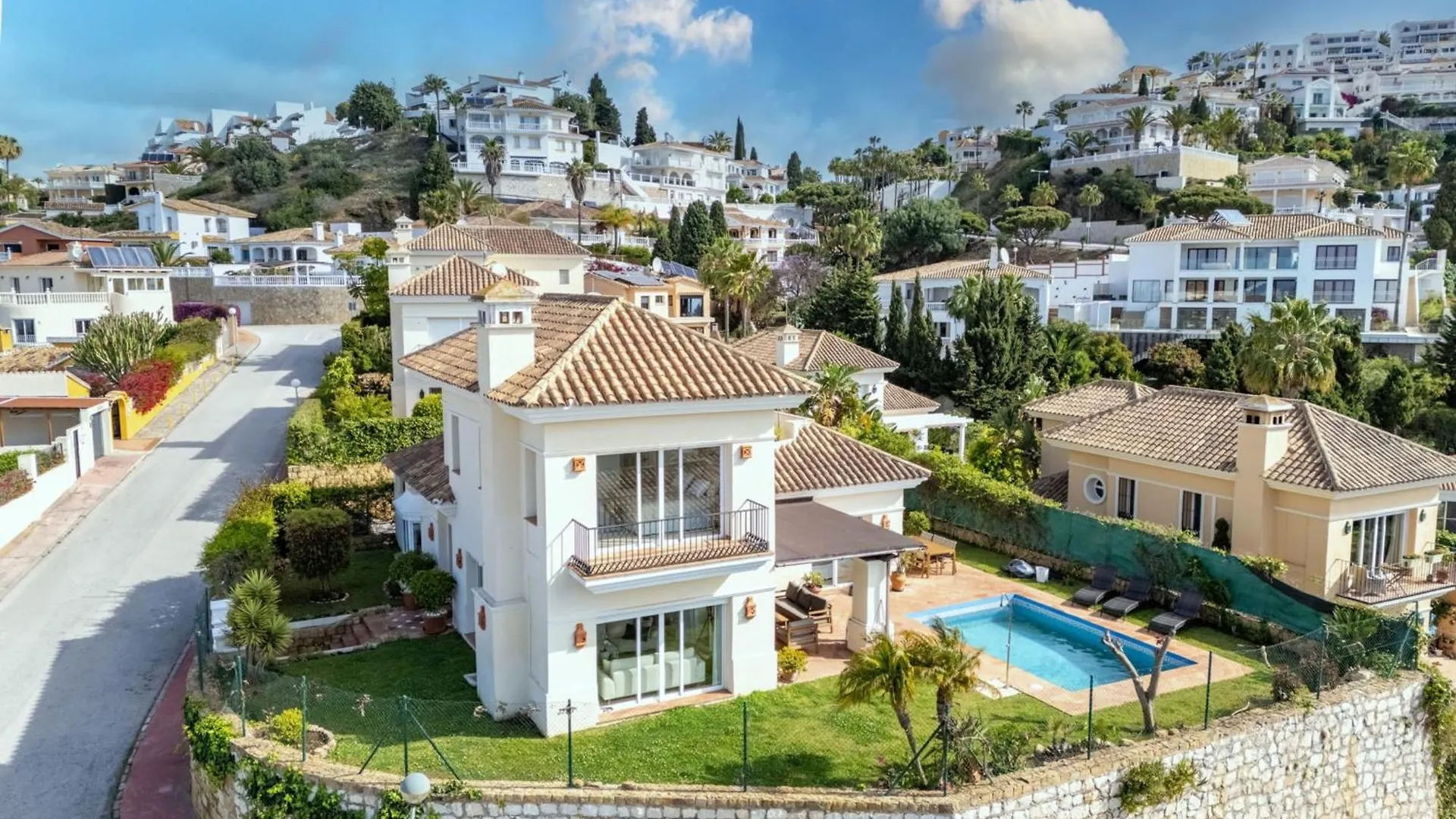 Villa With Private Pool Sea Views & Peaceful Surroundings In Mijas Sitio de Calahonda Spanje